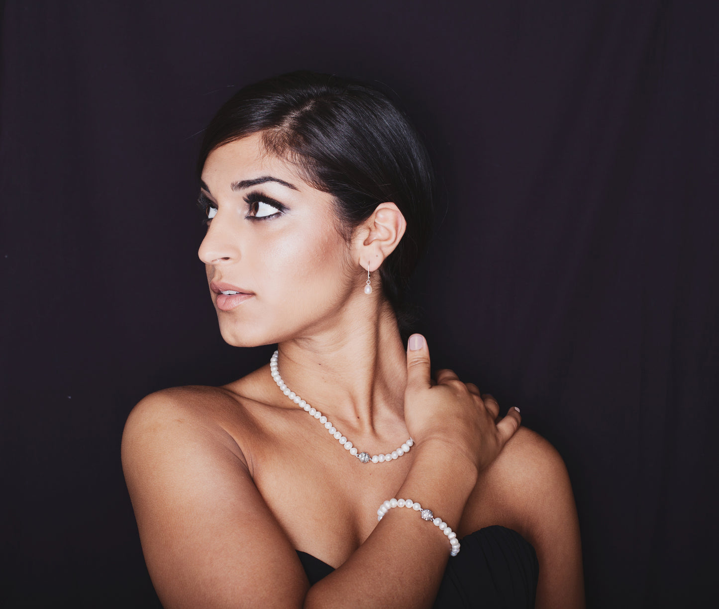 Spark Pearl Necklace